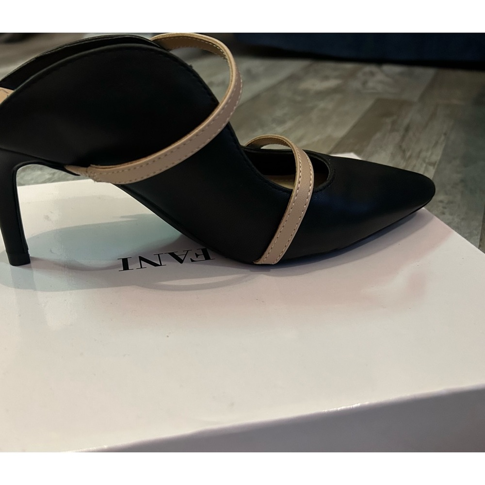 Women's shoes size 7 black/cash